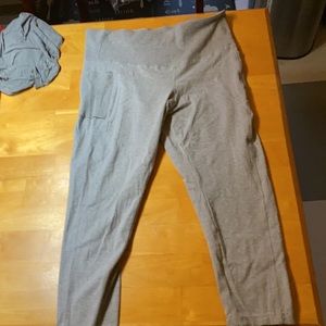 Grey leggings with pockets